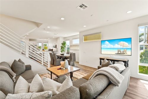 697 W 17th St, Costa Mesa, CA, 92627-5217 | Card Image