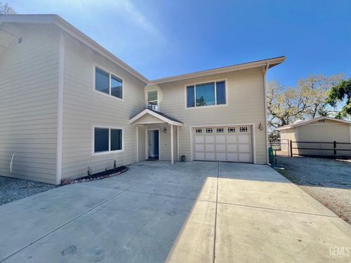 27030 Oakflat Dr, Tehachapi, CA, 93561-7061 | Card Image