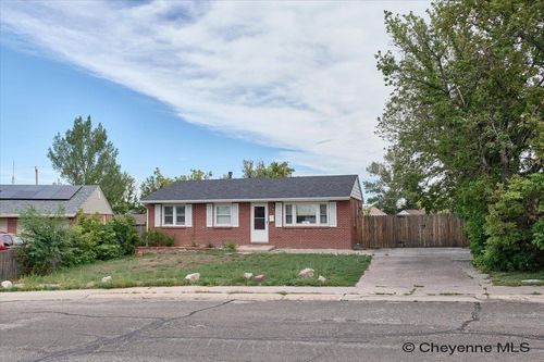 956 Hillcrest Rd, Cheyenne, WY, 82001-6236 | Card Image
