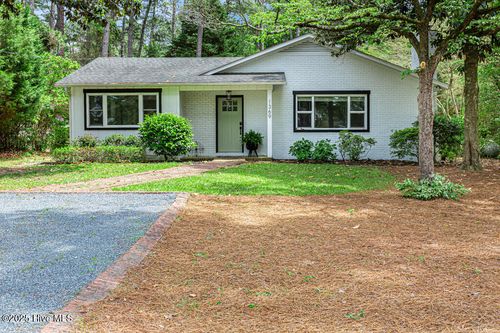 1369 Linden Rd, Aberdeen, NC, 28315-5633 | Card Image