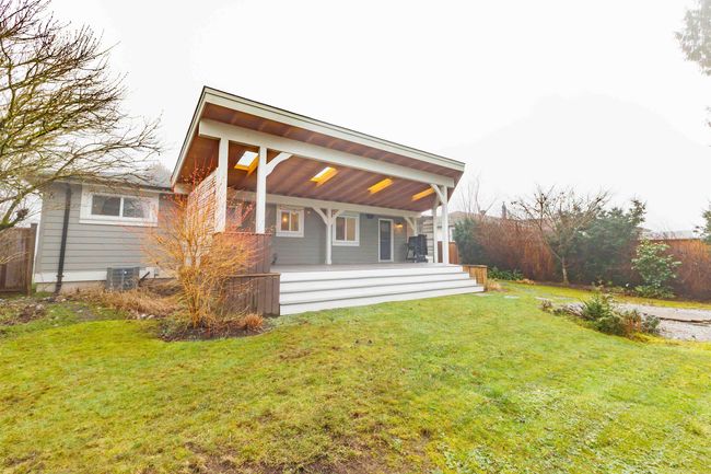 11685 Steeves St, House other with 3 bedrooms, 1 bathrooms and 6 parking in Maple Ridge BC | Image 19