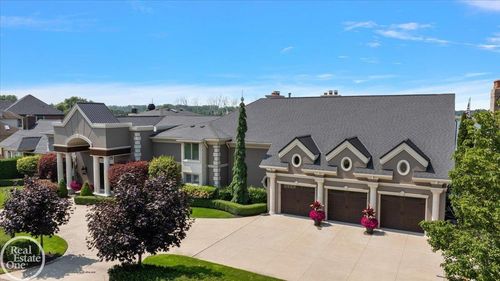 38371 Huron Pointe Dr, Harrison Twp, MI, 48045-2838 | Card Image