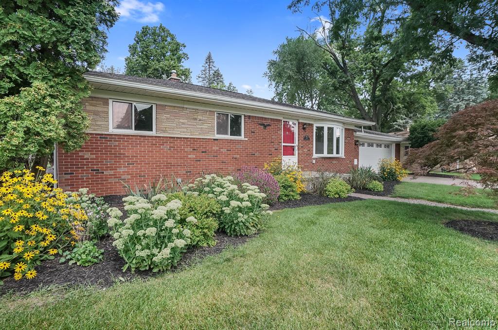 Westfalen Dr, Shelby Township, MI 48317