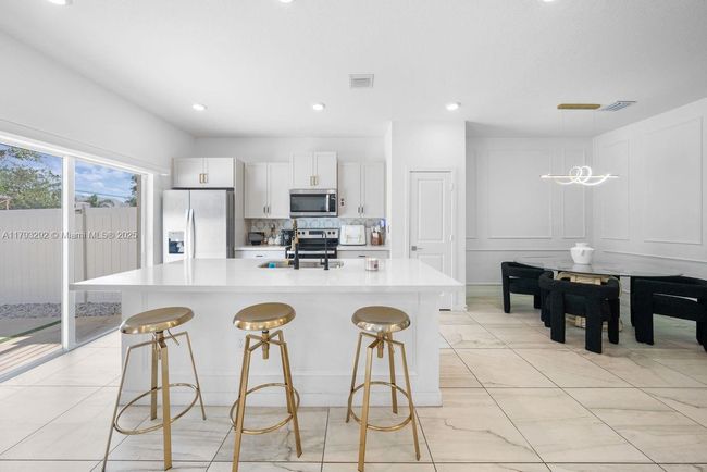 837 Se 16 Th Ct, Townhouse with 3 bedrooms, 3 bathrooms and null parking in Homestead FL | Image 4