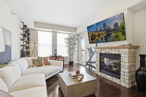 apt-400-545 N 1st St, Minneapolis, MN, 55401-2430 | Card Image