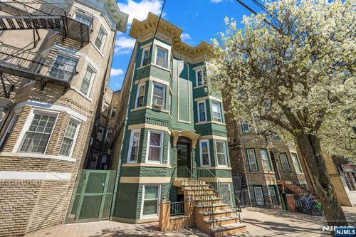 326 60th Street, West New York, NJ, 07093 | Card Image