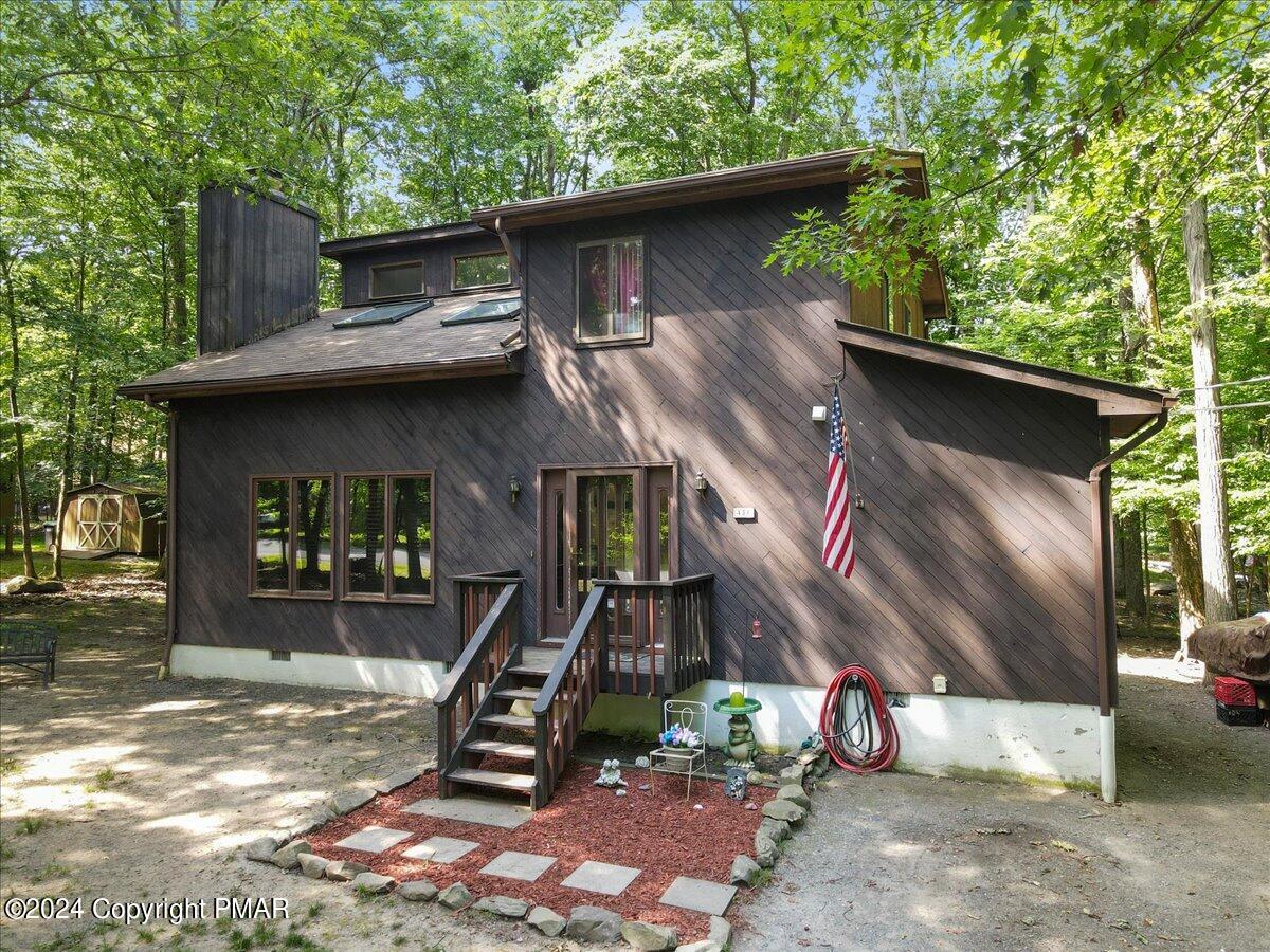 Hyland Dr, East Stroudsburg, PA 18301