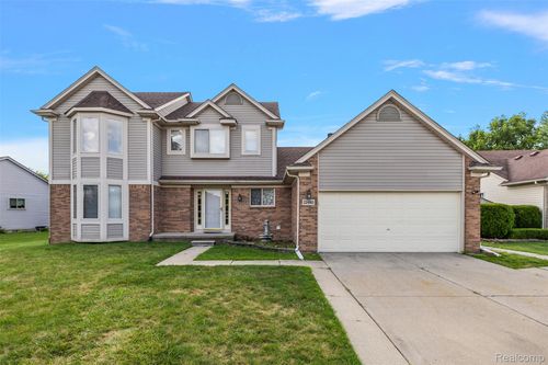 22480 Streamside Dr, Macomb, MI, 48044-3735 | Card Image