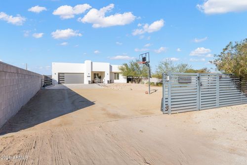 2252 E South Mountain Ave, Phoenix, AZ, 85042-8132 | Card Image