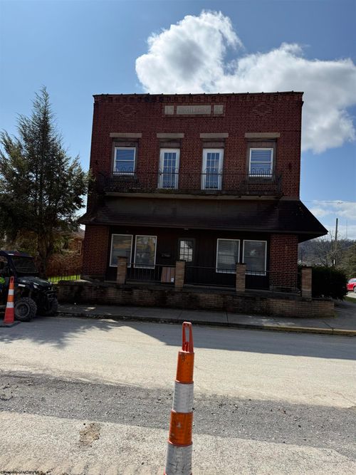 2027 Hamill Ave, Clarksburg, WV, 26301-1832 | Card Image