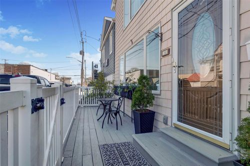 14 W 10th Rd, Broad Channel, NY, 11693-1114 | Card Image