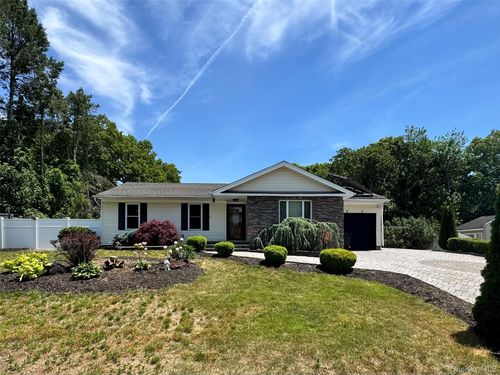 143 N Summit Ave, Patchogue, NY, 11772-2251 | Card Image