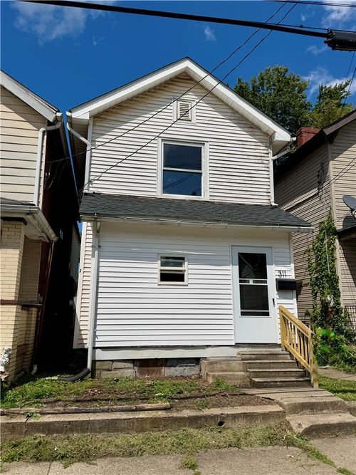 311 Reynolds St, New Castle, PA, 16101-4746 | Card Image