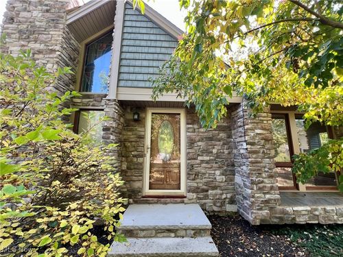 38699 Overlook Dr, Grafton, OH, 44044-9716 | Card Image