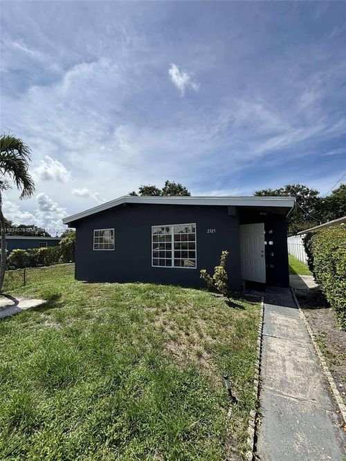 2325 Hope St, Hollywood, FL, 33020-1629 | Card Image