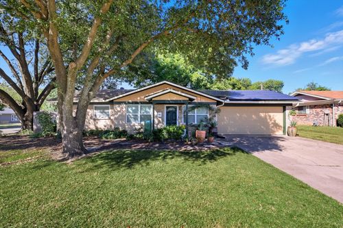 912 Simmons Dr, Euless, TX, 76040-5253 | Card Image