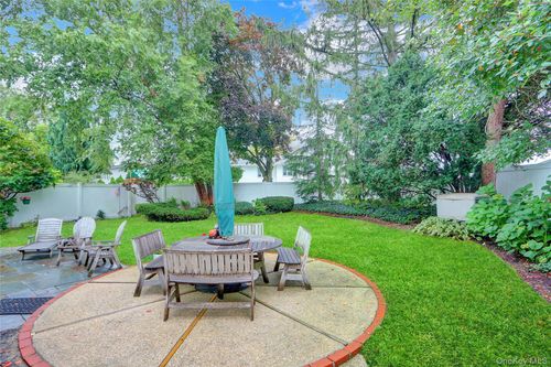 1952 Julian Ln, Merrick, NY, 11566-5232 | Card Image