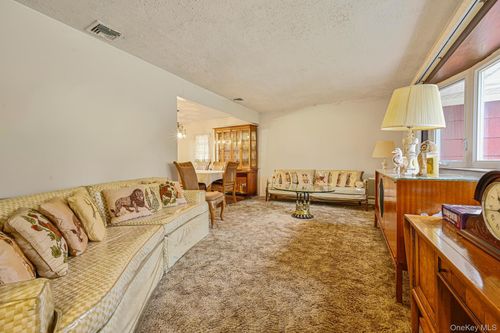 45 Roslyn Rd, Roslyn Heights, NY, 11577-1312 | Card Image