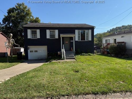 218 Melrose Dr, Hurricane, WV, 25526-1731 | Card Image