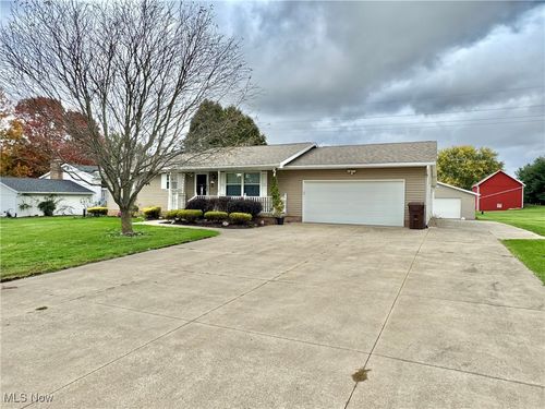 1037 Canyon St Ne, Uniontown, OH, 44685-8611 | Card Image
