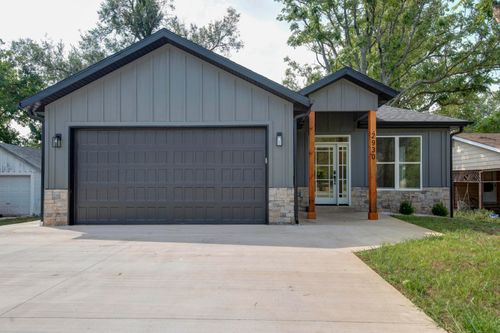 2930 W Olive St, Springfield, MO, 65802-4626 | Card Image