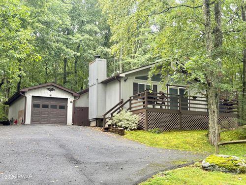 215 Stirrup Ln, Lords Valley, PA, 18428 | Card Image