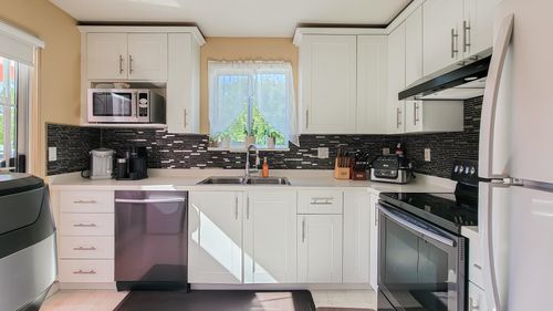 304-2678 Dixon St, Port Coquitlam, BC, V3C6L7 | Card Image