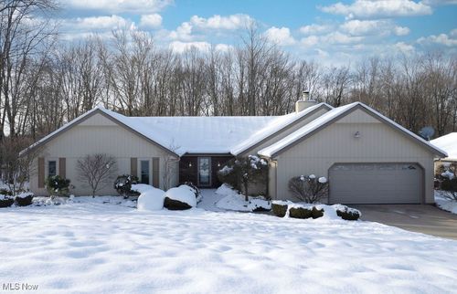 8305 Pebble Creek Ct, Chagrin Falls, OH, 44023-4864 | Card Image