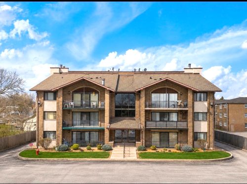 205-9051 S Roberts Rd, Hickory Hills, IL, 60457-2053 | Card Image