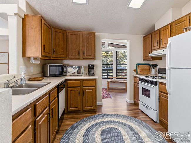 Kitchen has gas range | Image 7