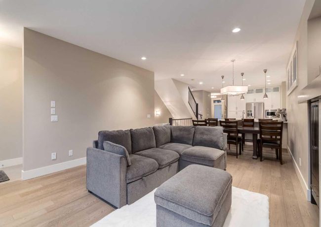 2832 42 Street Sw, Home with 4 bedrooms, 3 bathrooms and 2 parking in Calgary AB | Image 12