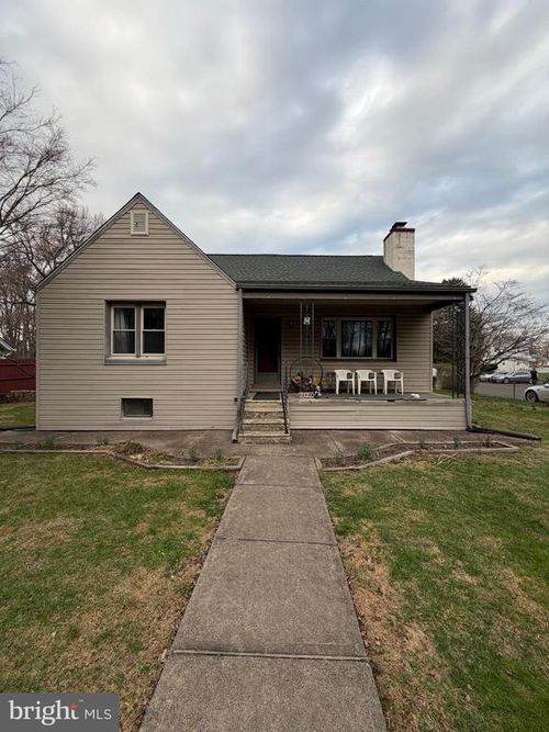 702 Newport Rd, BRISTOL, PA, 19007-3012 | Card Image