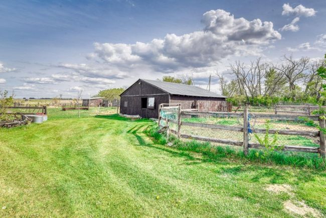 240141 Range Road 274, House other with 3 bedrooms, 1 bathrooms and 10 parking in Rocky View County AB | Image 7