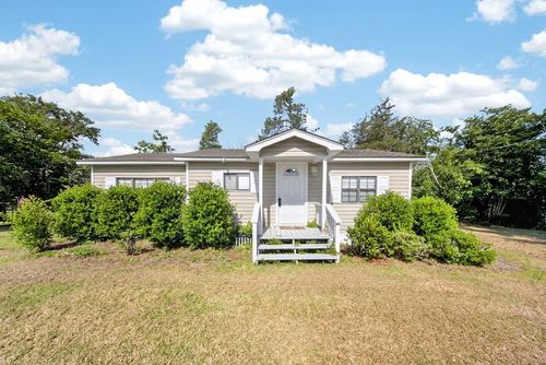 610 S College St, Hahira, GA, 31632-1546 | Card Image