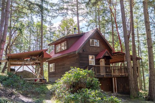 9868 Castle Rd, Pender Island, BC, V0N2M3 | Card Image