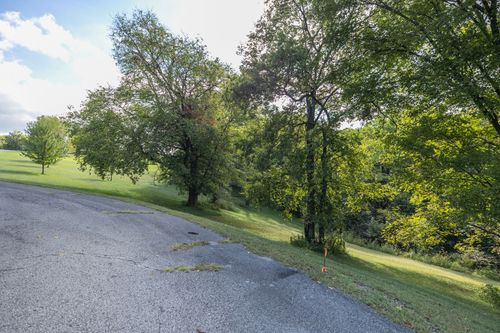 1202 Valarie Ln, Columbia, TN, 38401-1072 | Card Image