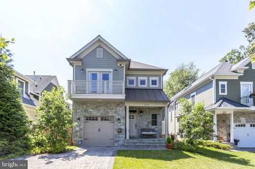 312 Pine St, FALLS CHURCH, VA, 22046-2533 | Card Image