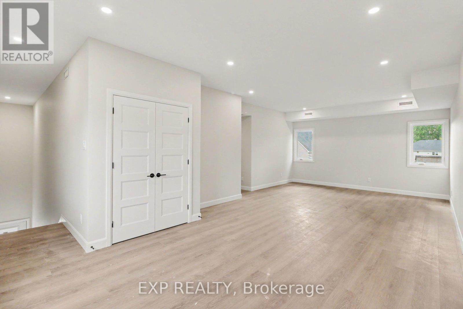 Residential Lease in Russell 5
