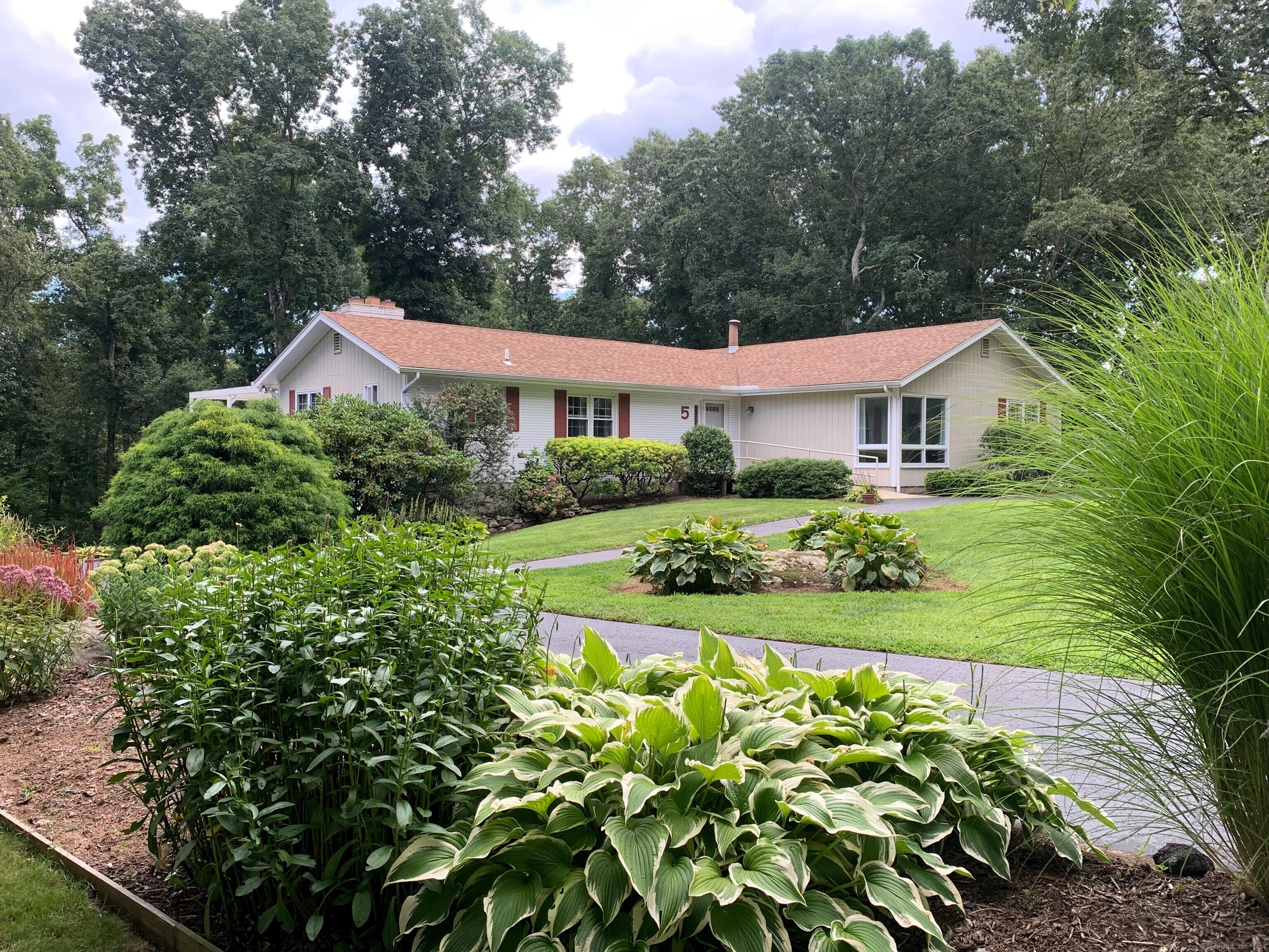 Beechwood Rd, Branford, CT 06405