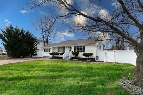 178 Timberline Dr, Brentwood, NY, 11717-6210 | Card Image