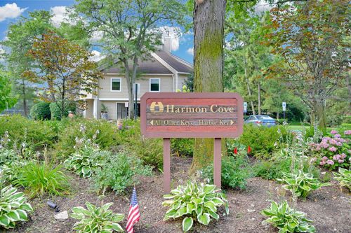 395-395 Whimbrel Ln, Secaucus, NJ, 07094-2222 | Card Image