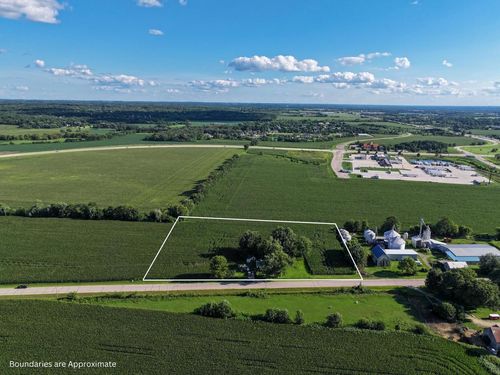 2724 E State Line Rd, Beloit, WI, 53511-9744 | Card Image