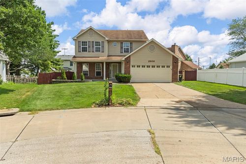 2906 Russet Ct, Florissant, MO, 63031-8802 | Card Image