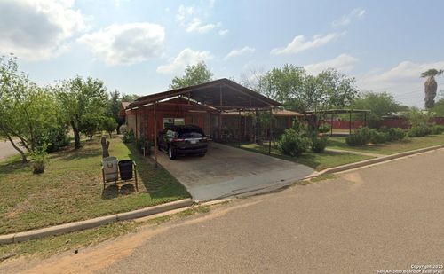 205 S Travis Ave, Cotulla, TX, 78014-3079 | Card Image