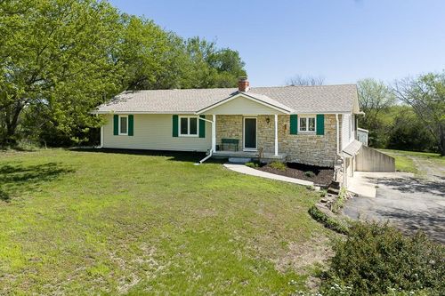 10615 Kill Creek Rd, De Soto, KS, 66018-9270 | Card Image