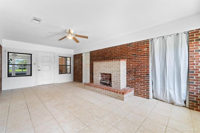 3332 Laurel Dr, House other with 3 bedrooms, 2 bathrooms and 4 parking in Gulf Breeze FL | Image 8