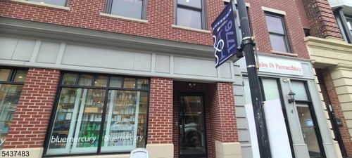 18-2 South St, Morristown, NJ, 07960-4370 | Card Image