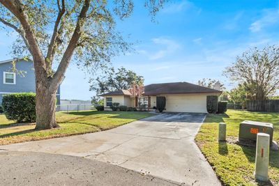 2247 Groveglen Circle, House other with 3 bedrooms, 2 bathrooms and null parking in Lakeland FL | Image 3