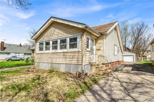 1401 E 219th St, Euclid, OH, 44117-1501 | Card Image