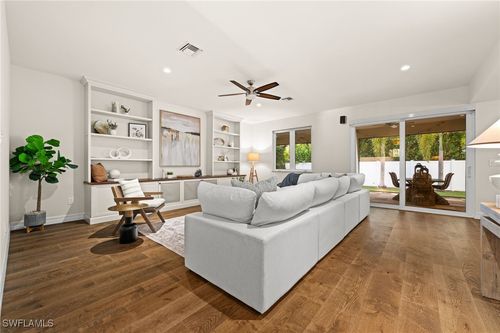 2499 10th St N, NAPLES, FL, 34103-4509 | Card Image